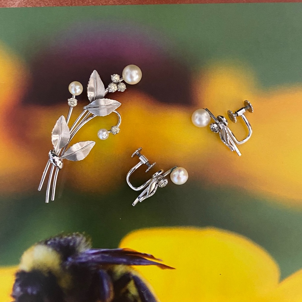 Vintage Krementz Flower Spray Silver Plate Pearl Screw-on Earrings & Brooch Set